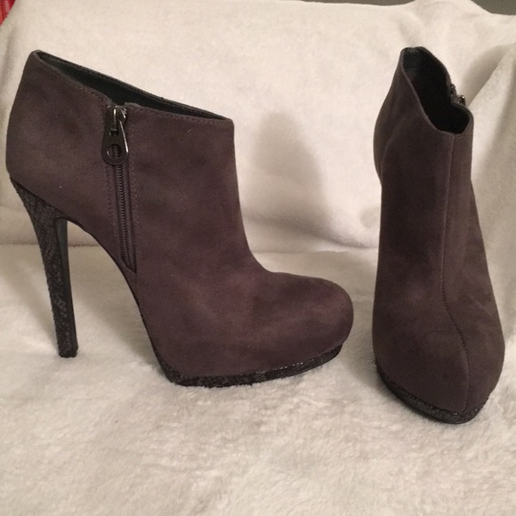 Sophia vergara Shoes - 🎉HOST PICK🎉BNIB Gray suede booties